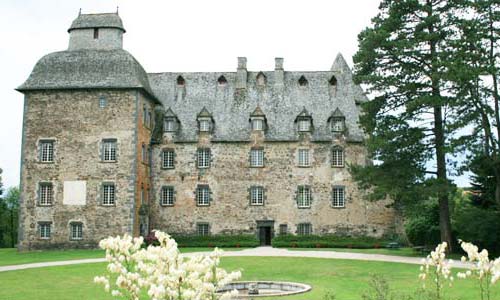 Château de Conros à Arpajon sur Cère (Cantal)