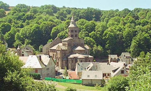 Basilique Notre-Dame  Orcival (Puy-de-Dme)