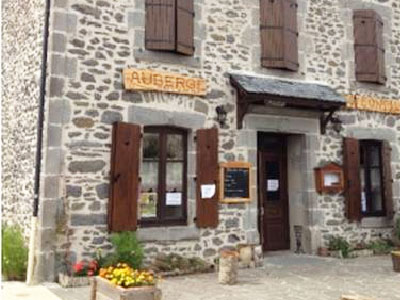 Hôtel des Voyageurs à Neussargues-Moissac (Cantal)