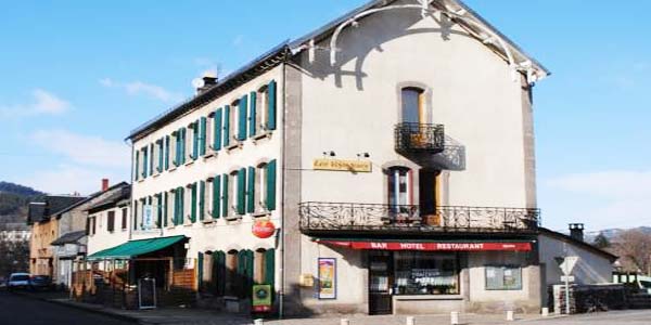 Hôtel des Voyageurs à Neussargues-Moissac (Cantal)