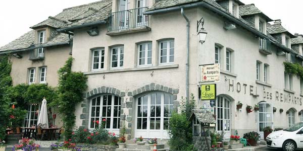 Htel des Remparts  Salers (Cantal)